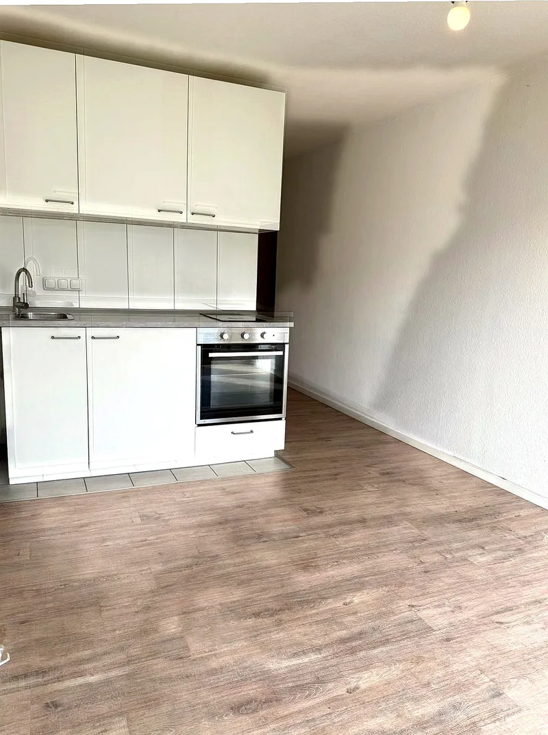 Wohnk&uuml;che mit Tageslicht &mdash; Mietwohnung D&uuml;sseldorf-Bilk